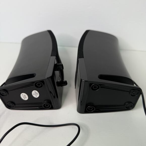Insignia Powered Wired NS-PCS20 Set of 2 Black Computer Speakers - Picture 9 of 9